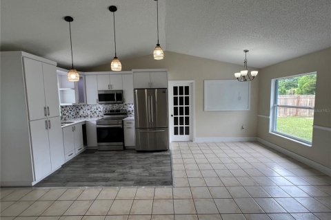 House in Apopka, Florida 3 bedrooms, 104.98 sq.m. № 2258993 - photo 7