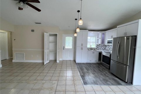 House in Apopka, Florida 3 bedrooms, 104.98 sq.m. № 2258993 - photo 10