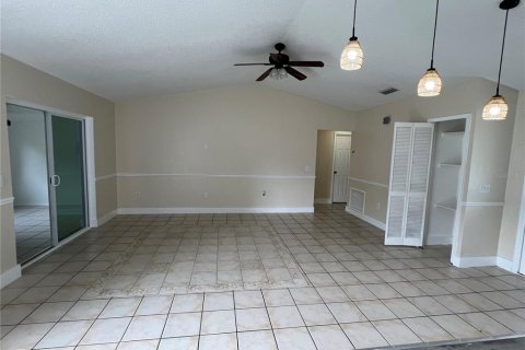 House in Apopka, Florida 3 bedrooms, 104.98 sq.m. № 2258993 - photo 9