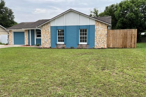 House in Apopka, Florida 3 bedrooms, 104.98 sq.m. № 2258993 - photo 3