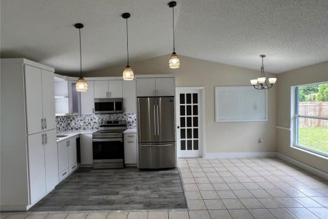 House in Apopka, Florida 3 bedrooms, 104.98 sq.m. № 2258993 - photo 30