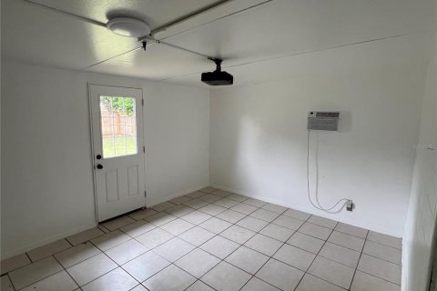 House in Apopka, Florida 3 bedrooms, 104.98 sq.m. № 2258993 - photo 11