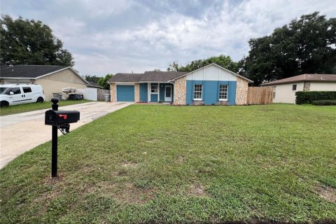 House in Apopka, Florida 3 bedrooms, 104.98 sq.m. № 2258993 - photo 4