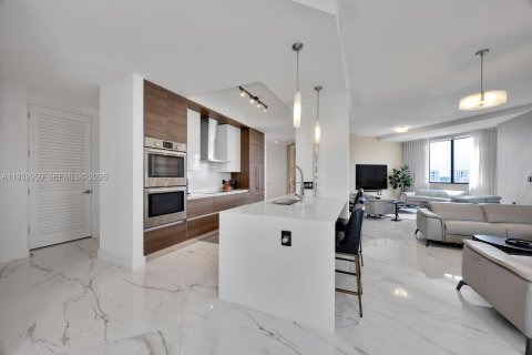 Condo in Coral Gables, Florida, 4 bedrooms  № 1997669 - photo 13