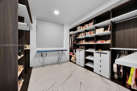 Condo in Coral Gables, Florida, 4 bedrooms  № 1997669 - photo 27