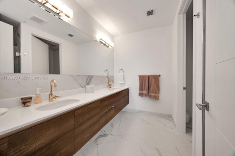 Condo in Coral Gables, Florida, 4 bedrooms  № 1997669 - photo 28