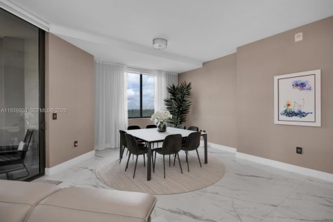 Condo in Coral Gables, Florida, 4 bedrooms  № 1997669 - photo 12