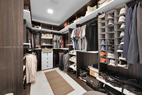 Condo in Coral Gables, Florida, 4 bedrooms  № 1997669 - photo 24