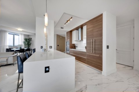 Condo in Coral Gables, Florida, 4 bedrooms  № 1997669 - photo 17