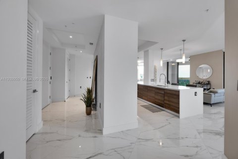 Condo in Coral Gables, Florida, 4 bedrooms  № 1997669 - photo 8