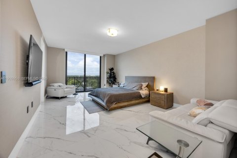 Condo in Coral Gables, Florida, 4 bedrooms  № 1997669 - photo 19