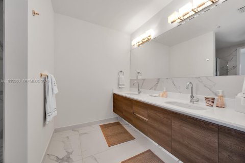 Condo in Coral Gables, Florida, 4 bedrooms  № 1997669 - photo 21