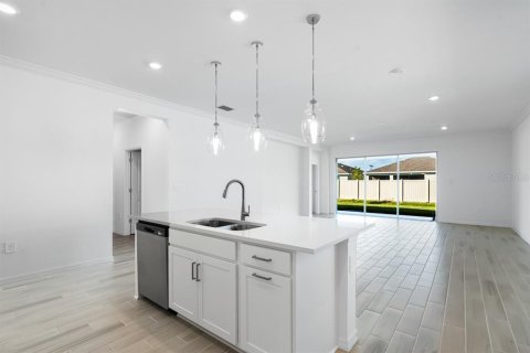 House in Port Charlotte, Florida 4 bedrooms, 222.41 sq.m. № 1592704 - photo 4