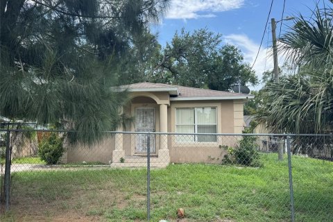 Villa ou maison à Tampa, Floride 3 chambres, 112.88 m2 № 2417008