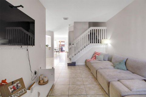Townhouse in Miami, Florida 4 bedrooms № 2031968 - photo 7