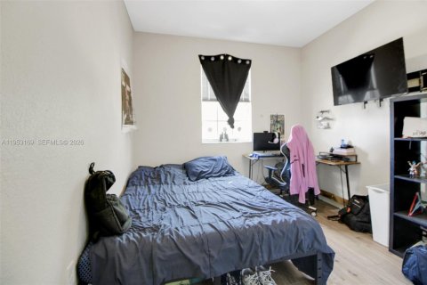 Townhouse in Miami, Florida 4 bedrooms № 2031968 - photo 16