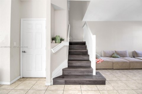 Townhouse in Miami, Florida 4 bedrooms № 2031968 - photo 14