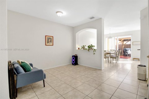 Townhouse in Miami, Florida 4 bedrooms № 2031968 - photo 6