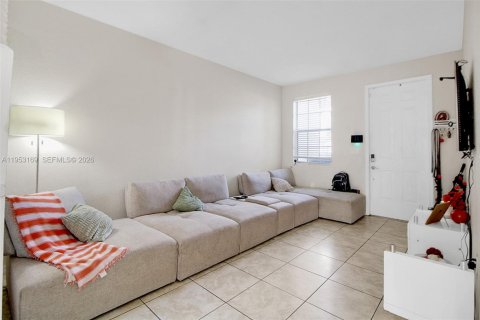 Townhouse in Miami, Florida 4 bedrooms № 2031968 - photo 5