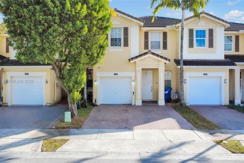 Townhouse in Miami, Florida 4 bedrooms № 2031968