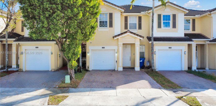 Townhouse in Miami, Florida 4 bedrooms № 2031968