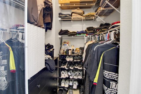 Townhouse in Miami, Florida 4 bedrooms № 2031968 - photo 26