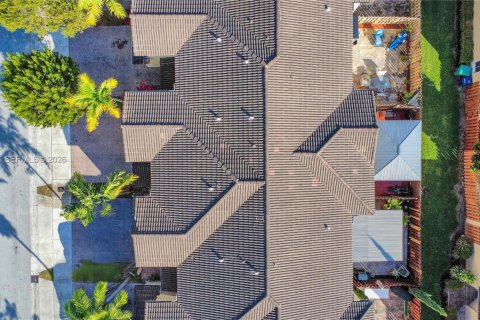 Townhouse in Miami, Florida 4 bedrooms № 2031968 - photo 3