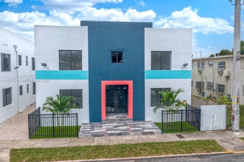 Propiedad comercial en venta en Miami, Florida № 2088489 - foto 3