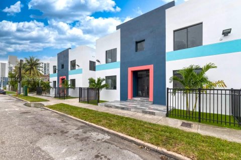 Propiedad comercial en venta en Miami, Florida № 2088489 - foto 11