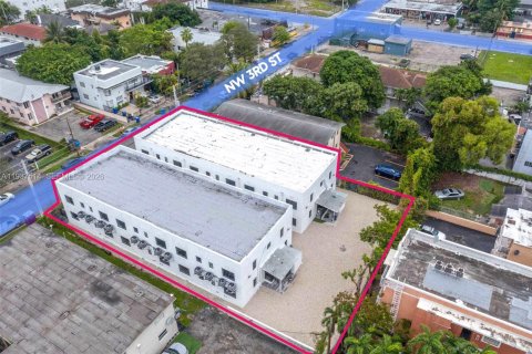 Propiedad comercial en venta en Miami, Florida № 2088489 - foto 8