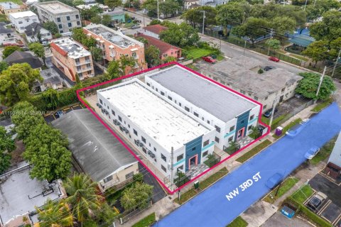 Propiedad comercial en venta en Miami, Florida № 2088489 - foto 6