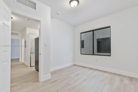Propiedad comercial en venta en Miami, Florida № 2088489 - foto 25