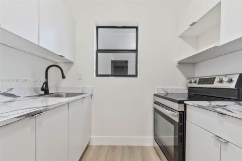 Propiedad comercial en venta en Miami, Florida № 2088489 - foto 16