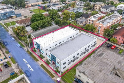 Propiedad comercial en venta en Miami, Florida № 2088489 - foto 5