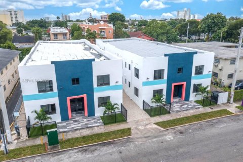 Propiedad comercial en venta en Miami, Florida № 2088489 - foto 12