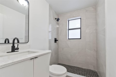 Propiedad comercial en venta en Miami, Florida № 2088489 - foto 26