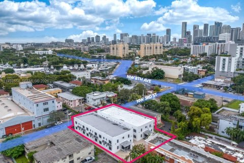 Propiedad comercial en venta en Miami, Florida № 2088489 - foto 2