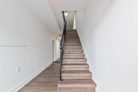 Propiedad comercial en venta en Miami, Florida № 2088489 - foto 30