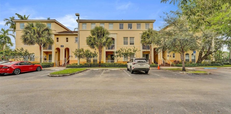 Таунхаус в Плантация, Флорида 2 спальни, 111.95м2 № 1969260