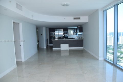 Condominio en venta en Sunny Isles Beach, Florida, 4 dormitorios, 222.41 m2 № 2035403 - foto 5
