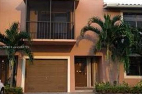 Townhouse in Miami, Florida 3 bedrooms, 126.72 sq.m. № 1987916 - photo 1