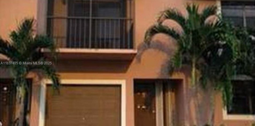 Townhouse in Miami, Florida 3 bedrooms, 126.72 sq.m. № 1987916