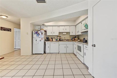Commercial property in Spring Hill, Florida 4 bedrooms, 193.24 sq.m. № 2373574 - photo 10