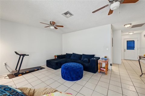 Commercial property in Spring Hill, Florida 4 bedrooms, 193.24 sq.m. № 2373574 - photo 20