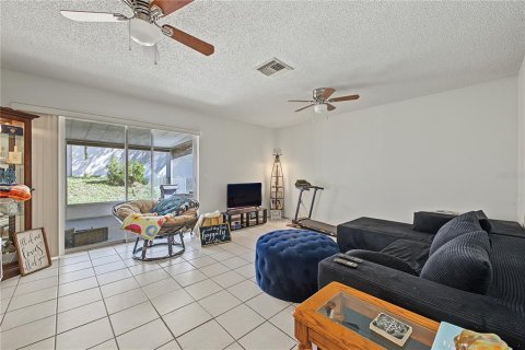 Commercial property in Spring Hill, Florida 4 bedrooms, 193.24 sq.m. № 2373574 - photo 19