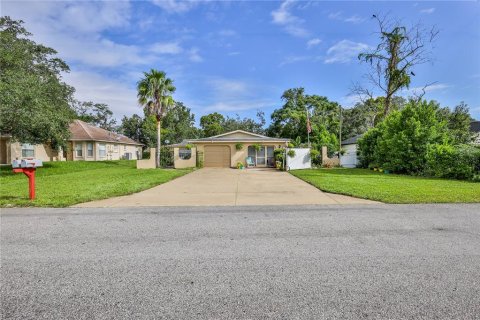 Commercial property in Spring Hill, Florida 4 bedrooms, 193.24 sq.m. № 2373574 - photo 2