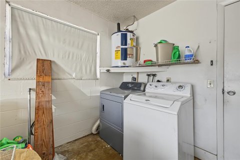 Commercial property in Spring Hill, Florida 4 bedrooms, 193.24 sq.m. № 2373574 - photo 29