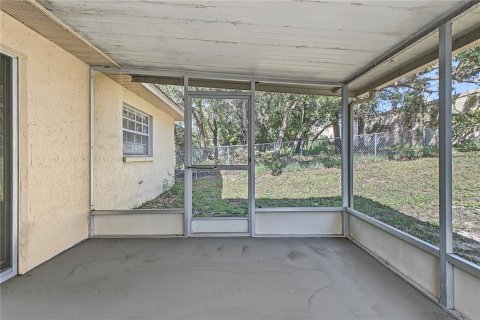 Commercial property in Spring Hill, Florida 4 bedrooms, 193.24 sq.m. № 2373574 - photo 24