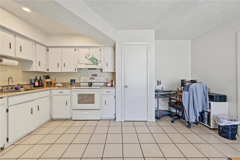 Commercial property in Spring Hill, Florida 4 bedrooms, 193.24 sq.m. № 2373574 - photo 9