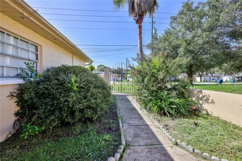 Commercial property in Spring Hill, Florida 4 bedrooms, 193.24 sq.m. № 2373574 - photo 6
